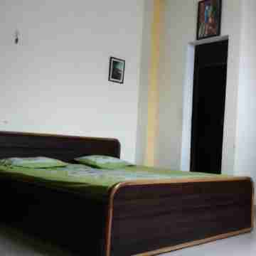 2 bed room apartment in prime location Rooms