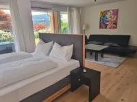 Mountains&Lakes - Luxury Apartment Seepark Velden directly on Lake Wörthersee 벨덴 암 워스에르시 호텔