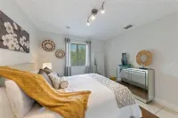 MIAMI CENTRAL, PARKING, NEAR WYNWOOD & BEACHES.  VACATION HOME, THE MANATEE COVE Hotels in Mimo