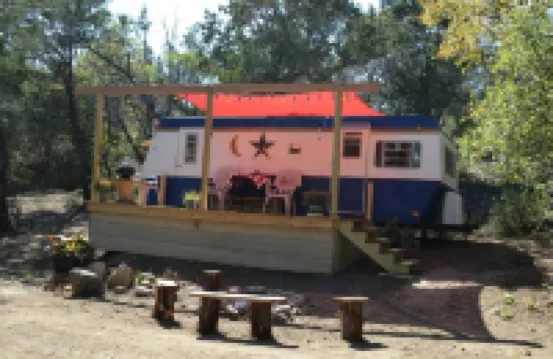 Texas Hill Country Vintage Caravan Glamping Hotéis em 