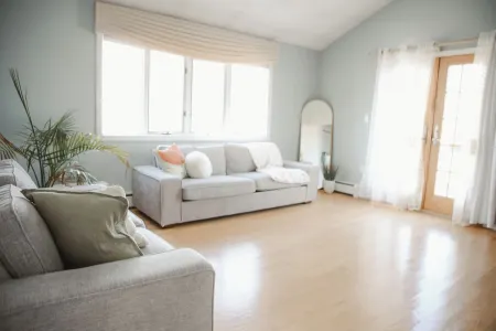 The Sapphire House with Deck in Revere Beach Отели в г. Ревир