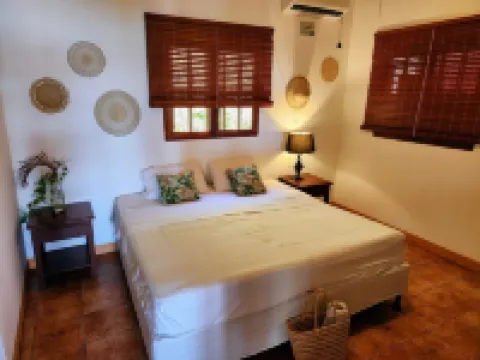 BEACHFRONT PARADISE IN ROMANTIC NATURE - BAY VIEW  - POOL - DIRECT BEACH ACCESS のホテル