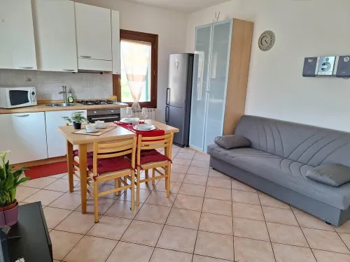 Charming 1-bedroom apartment with AC, WiFi in delightful Mirano Hotels in Mirano