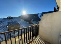 Luxurious 4-room chalet-style apartment. Cœur station d'Auron, 10 pers. Hotels in Auron