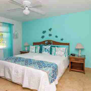 Newly renovated Oceanfront Townhouse with Stunning Views & Private Beach Access Rooms