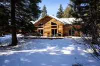Rustic Themed Cabin with Starlink. Walk/Snowmobile to lake from house. Ice Fish