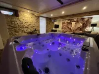 Le Jardin Secret Gîte&Spa  , Relaxation in the Heart of the Gers فنادق في Lombez