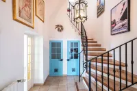 A historic flower farm turned into a stunning vacation home. Hotel a Vence