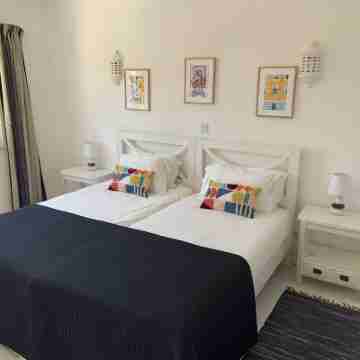 2 bed/2 bathroom apartment on the desirable Monte Dourado complex close to beach Rooms