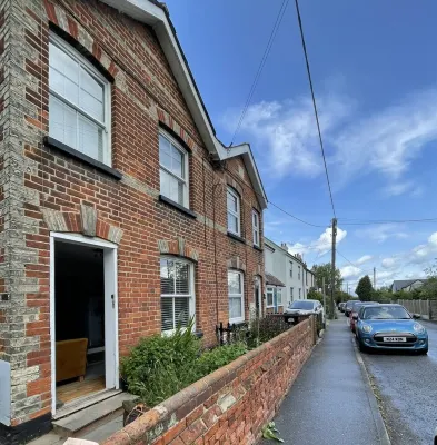 Small Two Bedroom Cottage in Tollesbury Hotels in Maldon