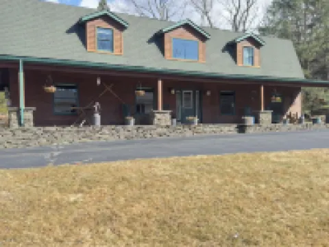 IN-GROUND POOL & FIREPIT, SLEEPS 10, BY LAKE WALLENPAUPACK 帕爾邁拉酒店