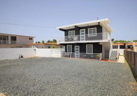 R&V Combate Beach House 1 with Pool