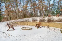 Sand Rock Lodge, Fire Pit, 3bd, 2bth sleeps 10 Hotels in Lyndon