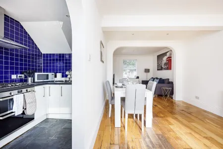 Newly Launched 2 Bed Home ~ Dagenham ~London with Free Wifi &Off -Street Parking