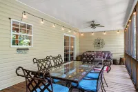 Lakefront Treehouse Retreat Minutes from Clemson University!