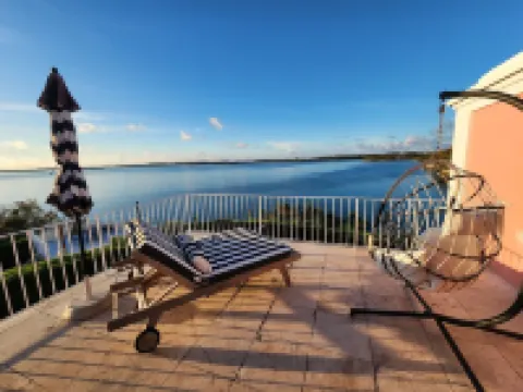 Oceanfront "Dock of the Bay" Retreat in Beautiful Bermuda Hotels in Sandys