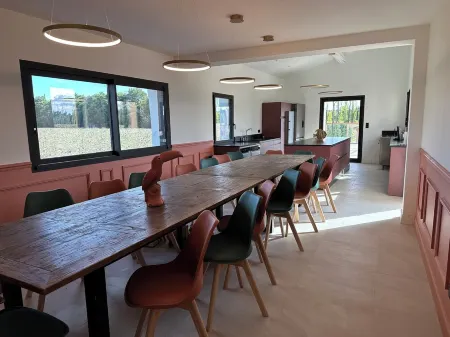 MAS PROVENCE SWIMMING POOL 7 BEDROOMS 7 BATHROOMS for 20 PERS and open-air cinema