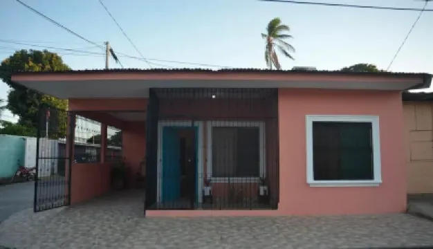 Double Queen Suite w/parking near La Calzada +Wifi 酒店