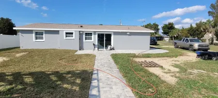 Charming 3-Bedroom House on the Water