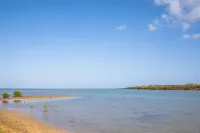 Spacious 5-bedroom villa in wonderful Rivière Noire with WiFi, AC