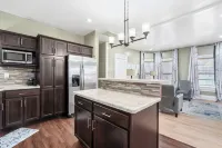 Spacious & Stylish 2-Bedroom Retreat, King Bed, Shared Gazebo