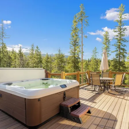 Cabin in the Woods! Pet Friendly, Private Outdoor Hot Tub, Gas Grill, Secluded