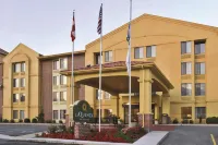 La Quinta Inn & Suites Summersville/New River National Park Hotels in Summersville