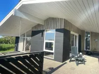 "Hansen" - 600m from the Sea