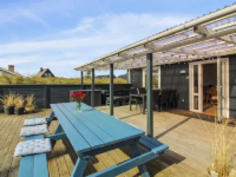 "Madsen" - 500m from the Sea