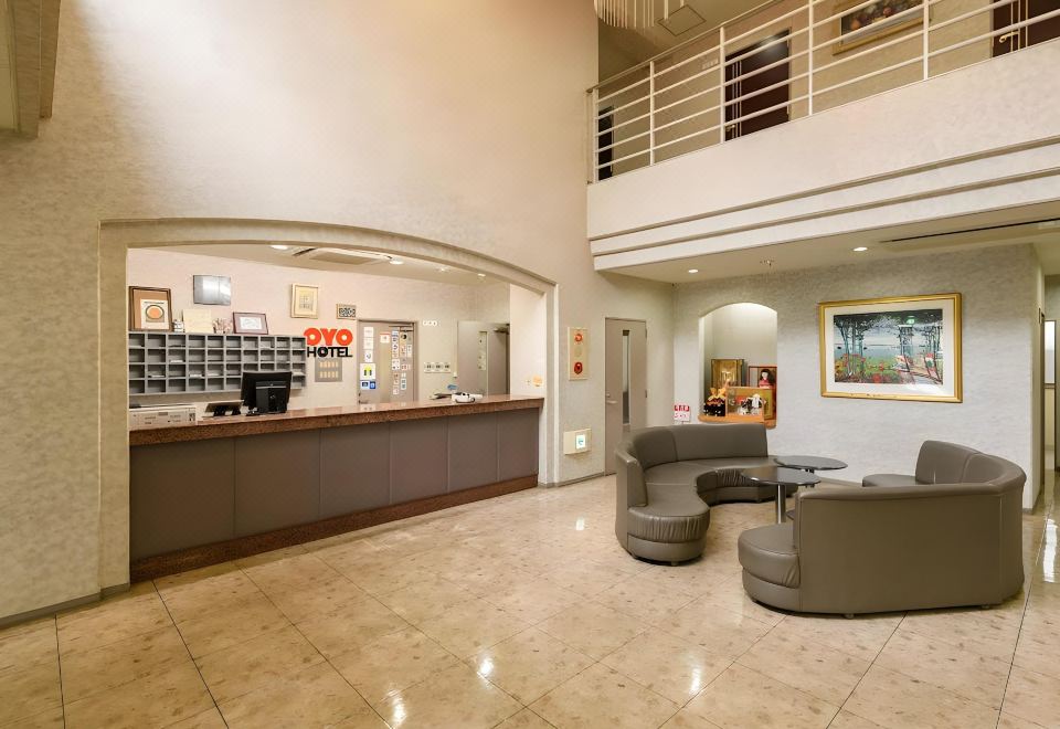 OYO 44805이누야마 미야코 호텔의 깔끔한 객실 모습 사진