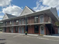 Budget Inn Hotels near Orange Village Shopping Center