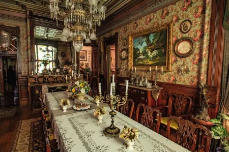 The Stegmaier Mansion Guest House Отели в г. Уилкс-Барре