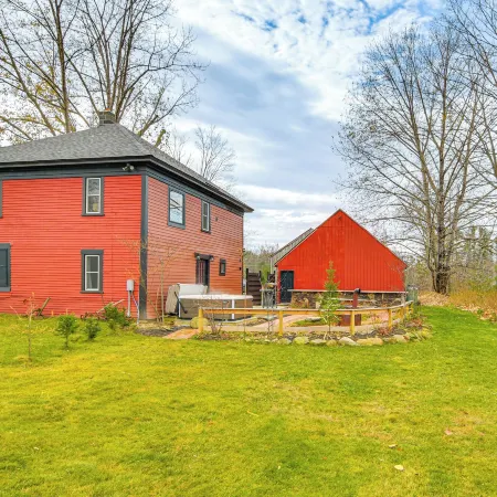 10 Mi to Skiing: Historic Farmhouse in Maine!