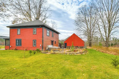 10 Mi to Skiing: Historic Farmhouse in Maine! - Wifi
