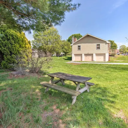 1 Mi to Hersheypark: Family Home w/ Game Room!