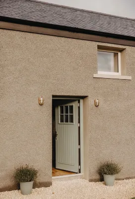 Stylish Cottage with hot tub and gorgeous views Hotels in 