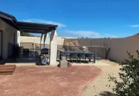 Private Free Heated Pool, Waterfall, 2 King Beds & Arcade Games! Hotel in zona Castles N' Coasters