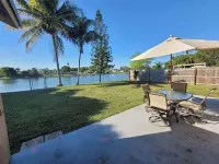 Cozy Getaway 5 Min Walk to Parks Hotels in Royal Palm Beach