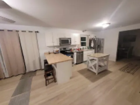 บ้าน 4 ห้องนอนกว้างขวาง พร้อม สระว่ายน้ำ เหมาะสำหรับครอบครัว