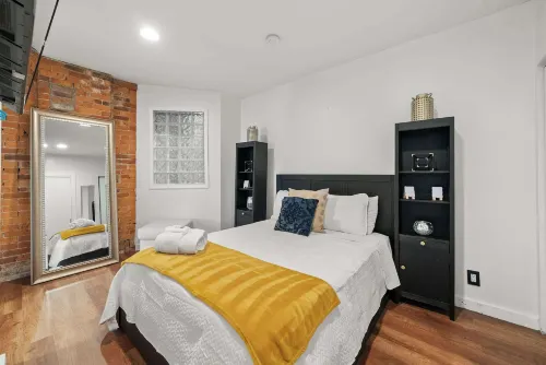 Short North Lounge Stay for 2