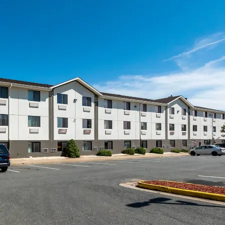 Super 8 by Wyndham Dumfries/Quantico