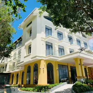 Golden Rose Hotel Con Dao Отели рядом с достопримечательностью «Пляж Датзок»
