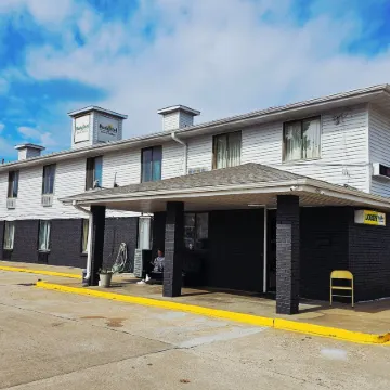 Budgetel Inn & Suites