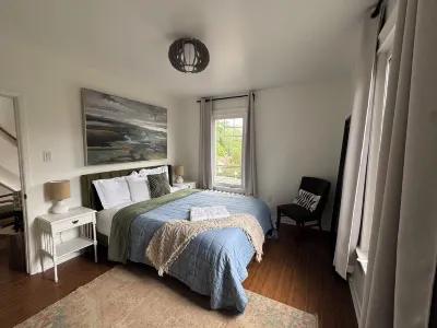 Bright fresh with Harbour views close to everything! Hôtels à proximité de : Woodside Area Regional Park