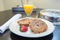 Holiday Inn BISMARCK by IHG - breakfast