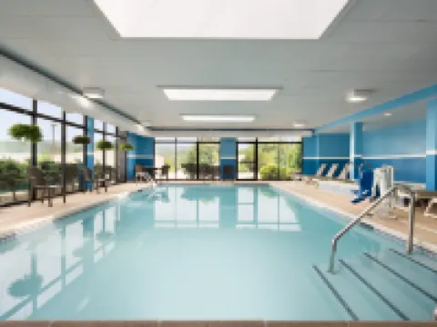 Holiday Inn Express & Suites NORTH BRUNSWICK by IHG Hotels in Middlesex County