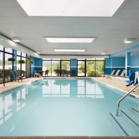 Holiday Inn Express & Suites NORTH BRUNSWICK by IHG