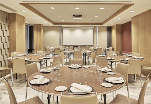 NH 컬렉션 마드리드 유로빌딩