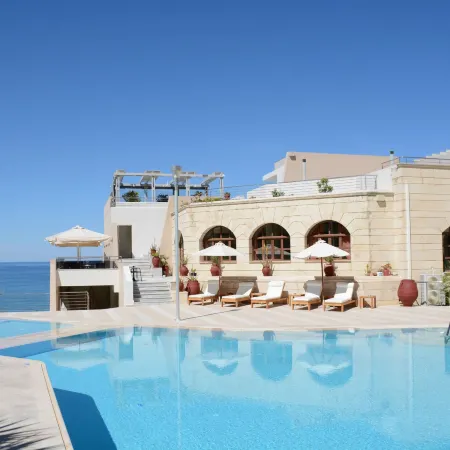 Macaris Suites & Spa