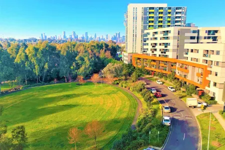 A 2BR Apt in Parkville Near the Melbourne Zoo Отели рядом с достопримечательностью «Ian Potter Museum of Art»